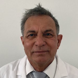 Dr. Víctor Gálvez Davis